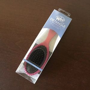 NWT punchy pink wetbrush